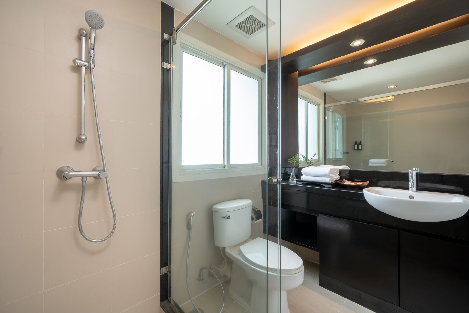Studio Room bathroom and entry detail